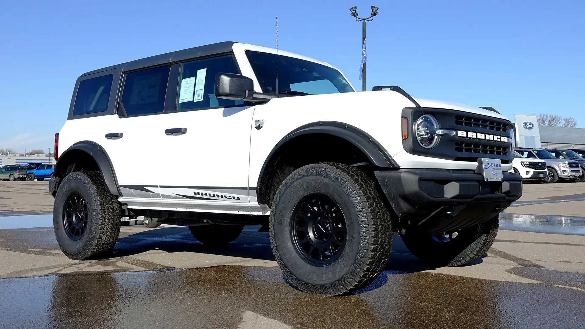 Bronco Exterior View 4